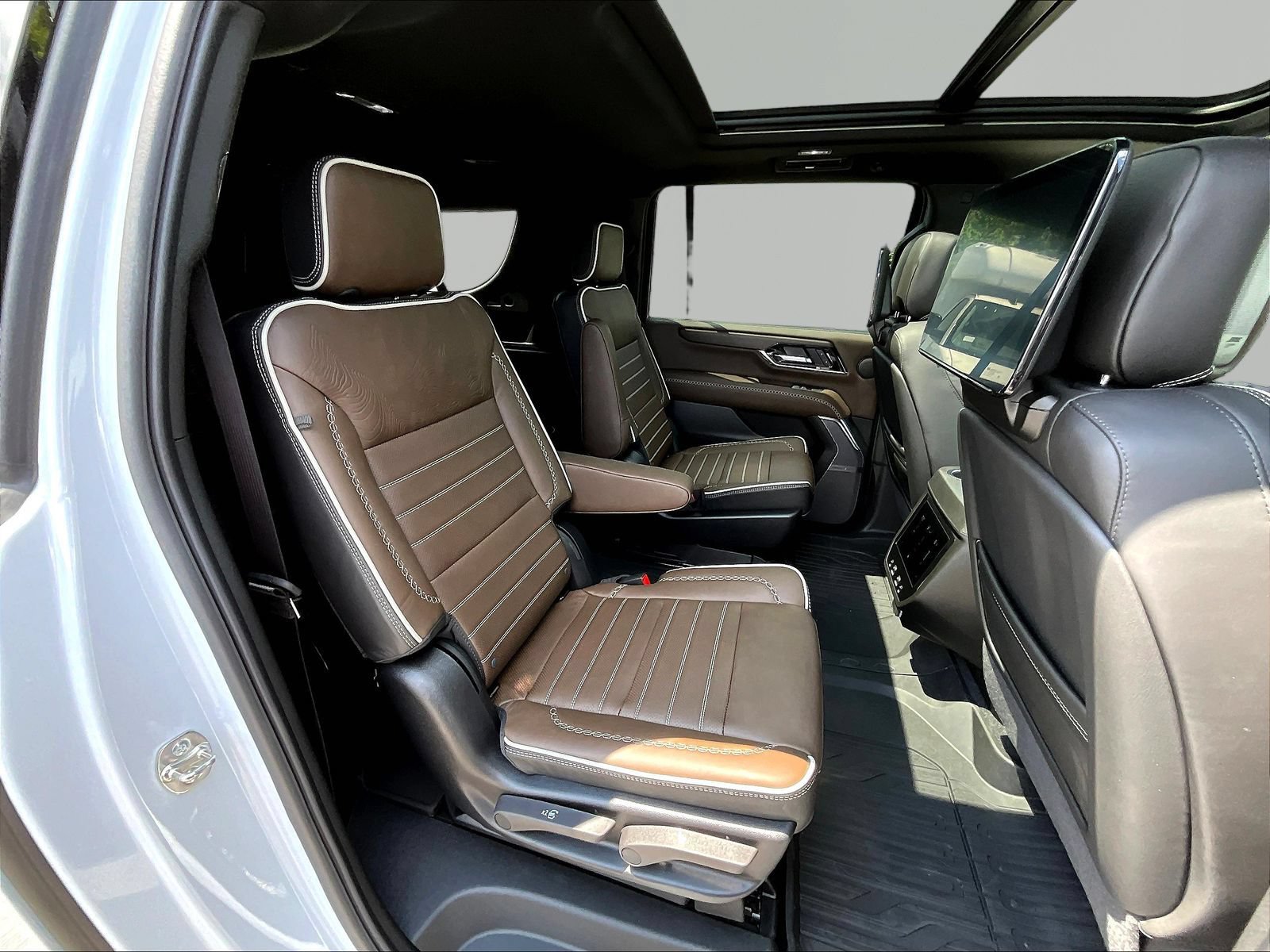 New 2026 GMC Yukon XL Denali Ultimate AWD/4WD image 19