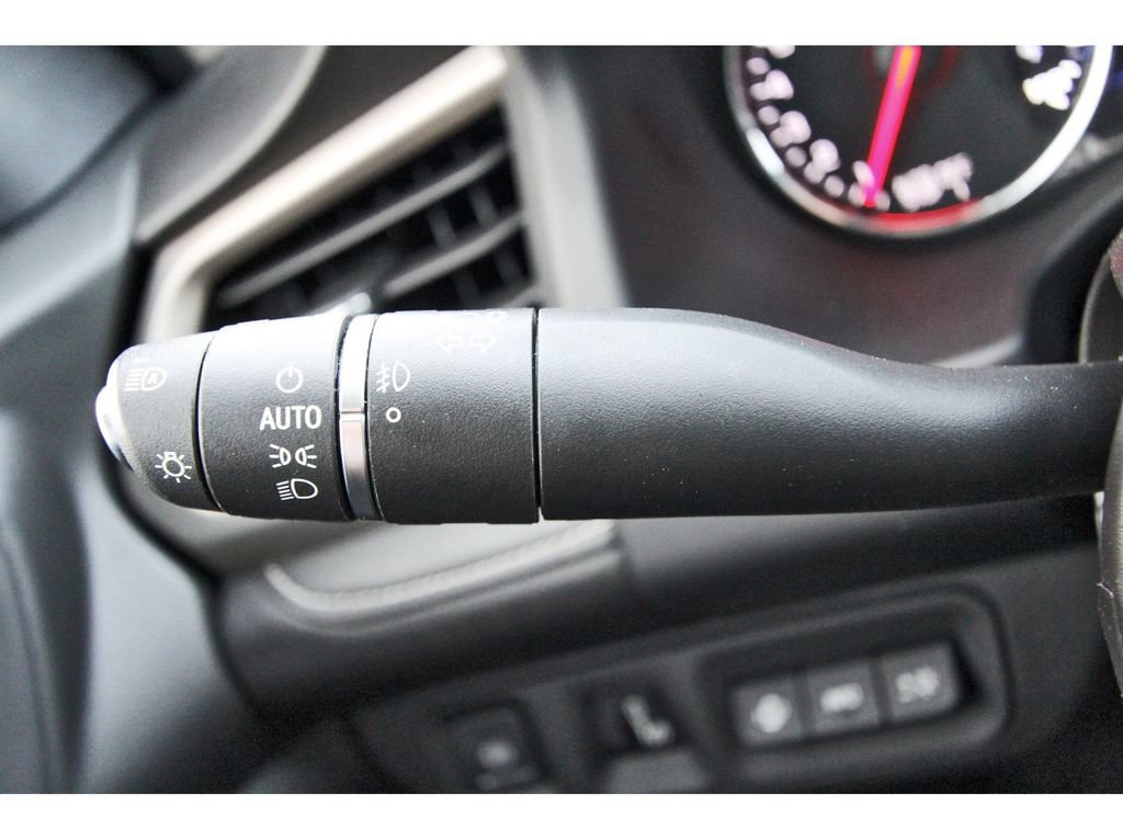Used 2020 GMC Acadia Denali w/ Technology Package FWD image 17