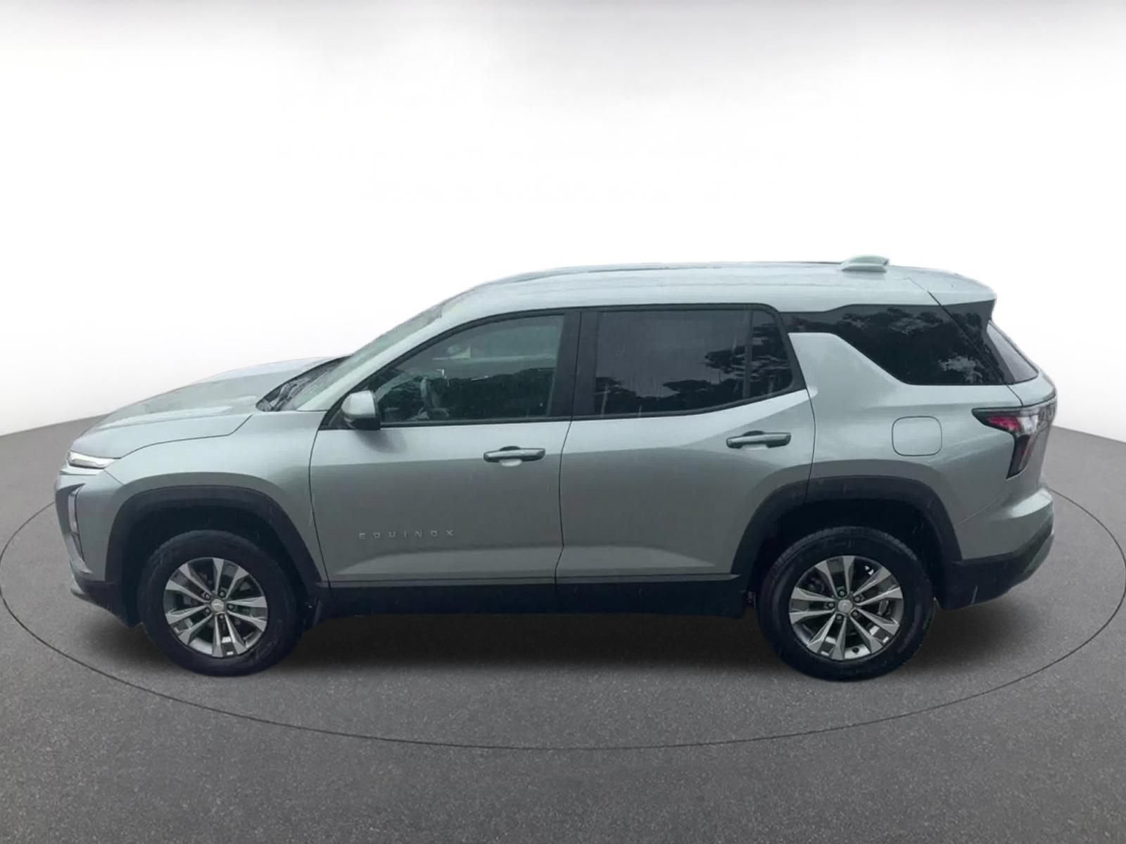 Used 2025 Chevrolet Equinox LT FWD image 8