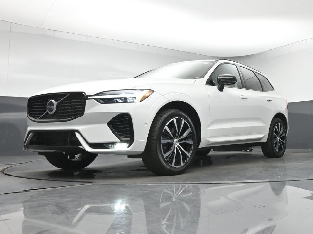Used 2024 Volvo XC60 B5 Plus AWD/4WD image 37