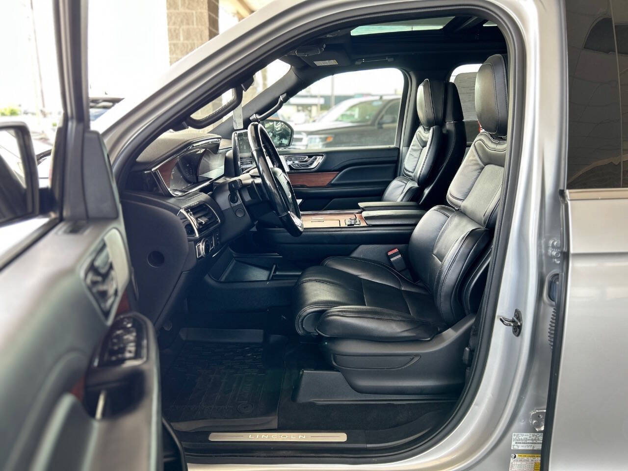 Used 2018 Lincoln Navigator L Reserve w/ Technology Package AWD/4WD image 39