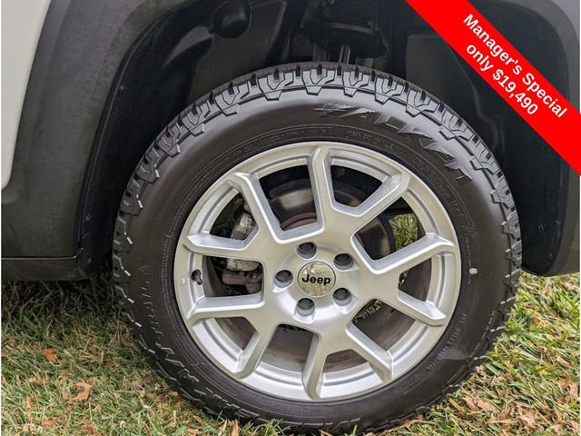 Used 2023 Jeep Renegade Latitude image 23