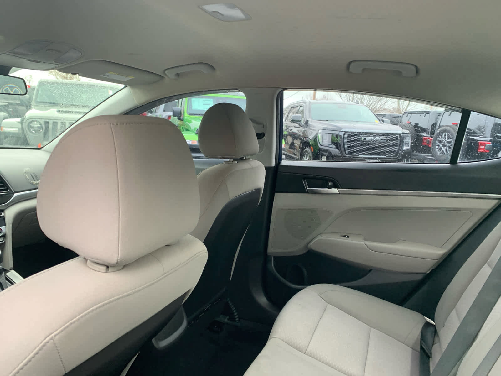 Used 2020 Hyundai Elantra SE image 29