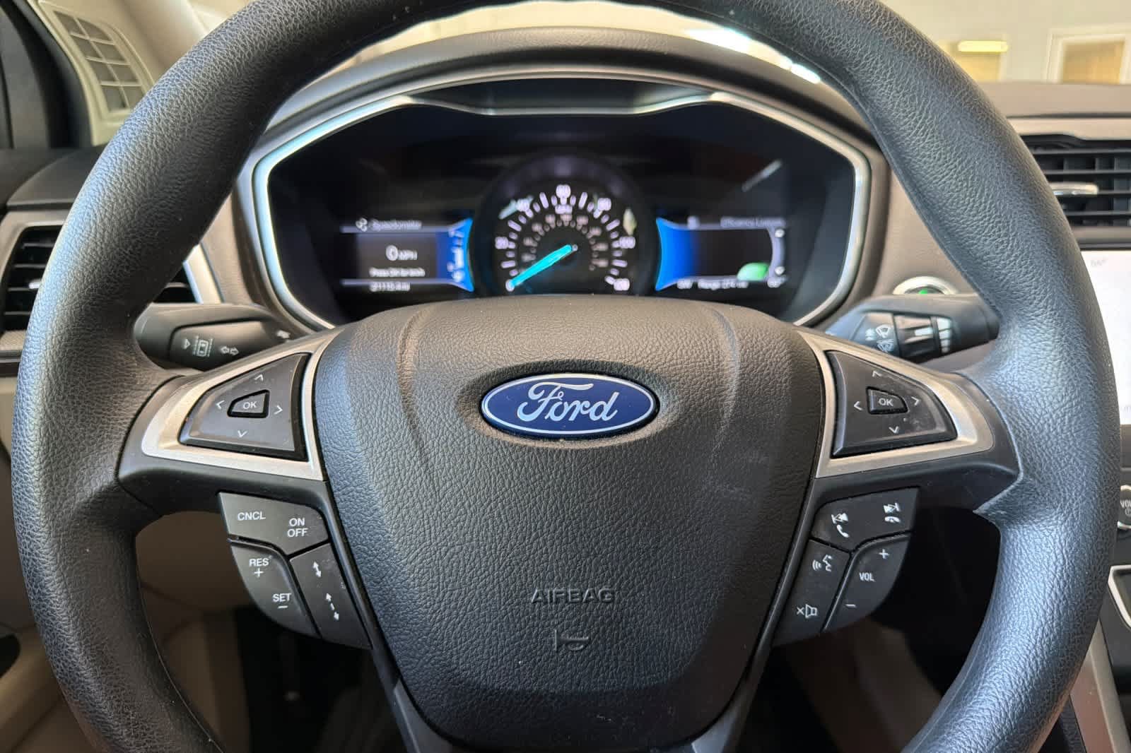 Used 2020 Ford Fusion SE FWD image 25