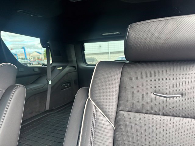 Used 2023 Cadillac Escalade Premium Luxury AWD/4WD image 15