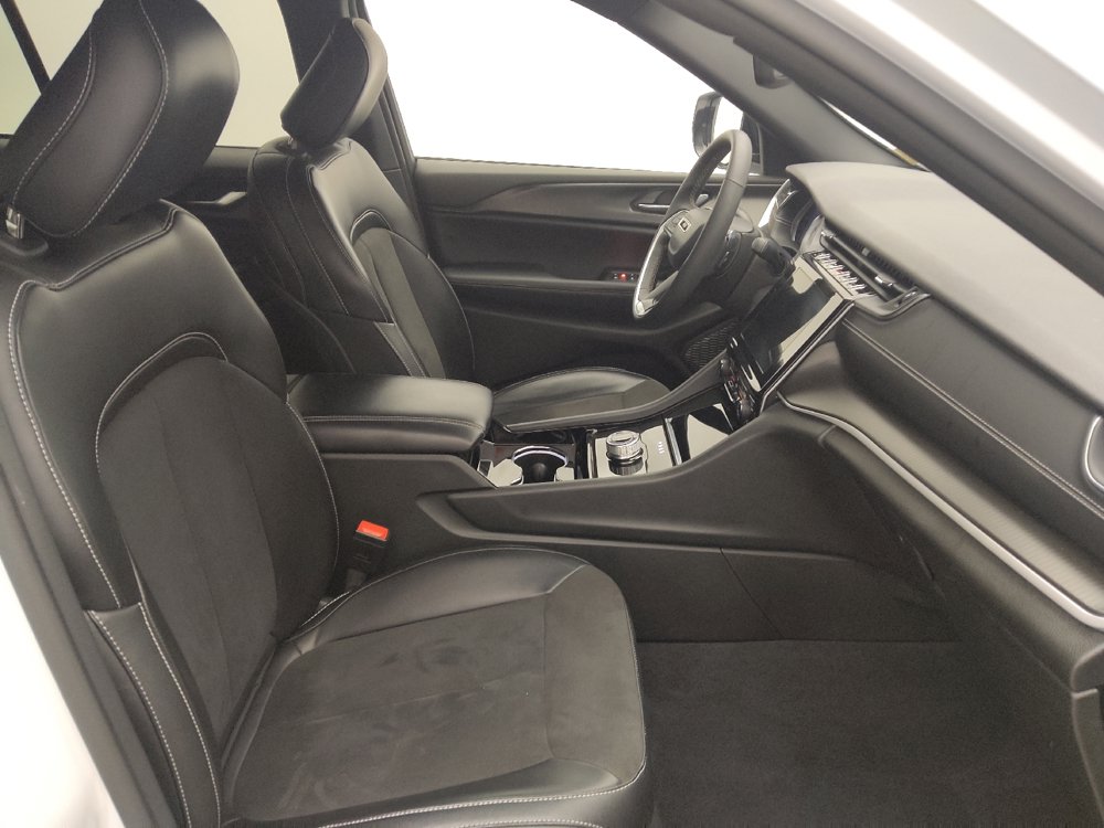 Used 2023 Jeep Grand Cherokee Altitude AWD/4WD image 21
