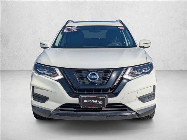 Used 2017 Nissan Rogue SV image 2