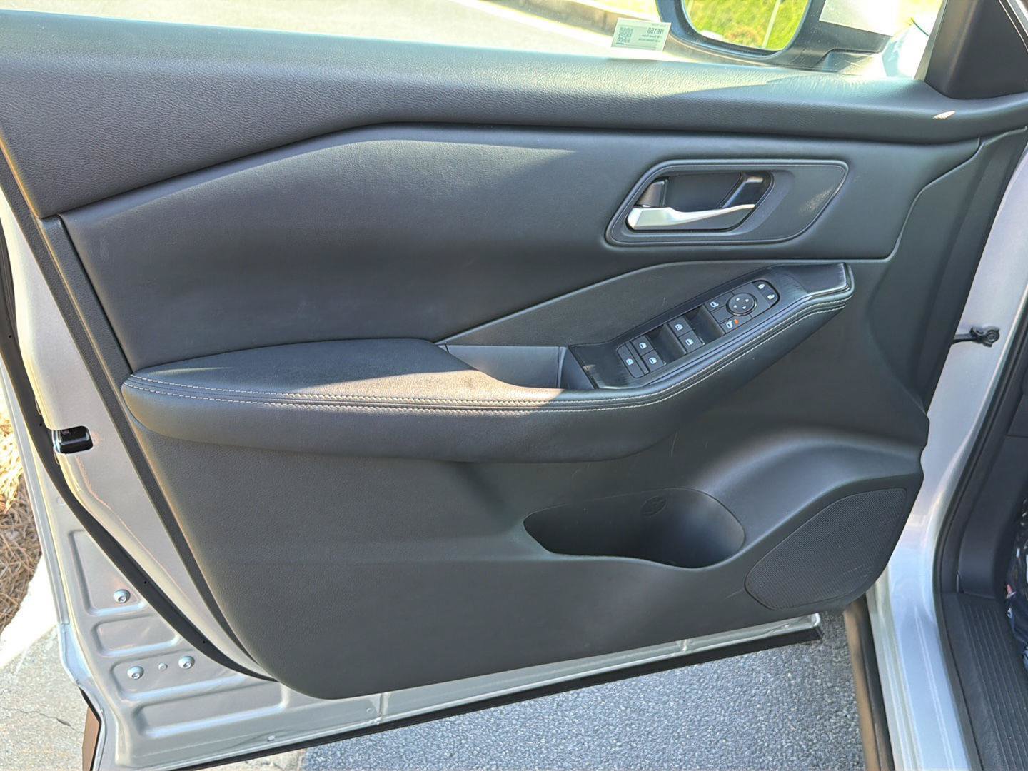 Used 2024 Nissan Rogue SV FWD image 16