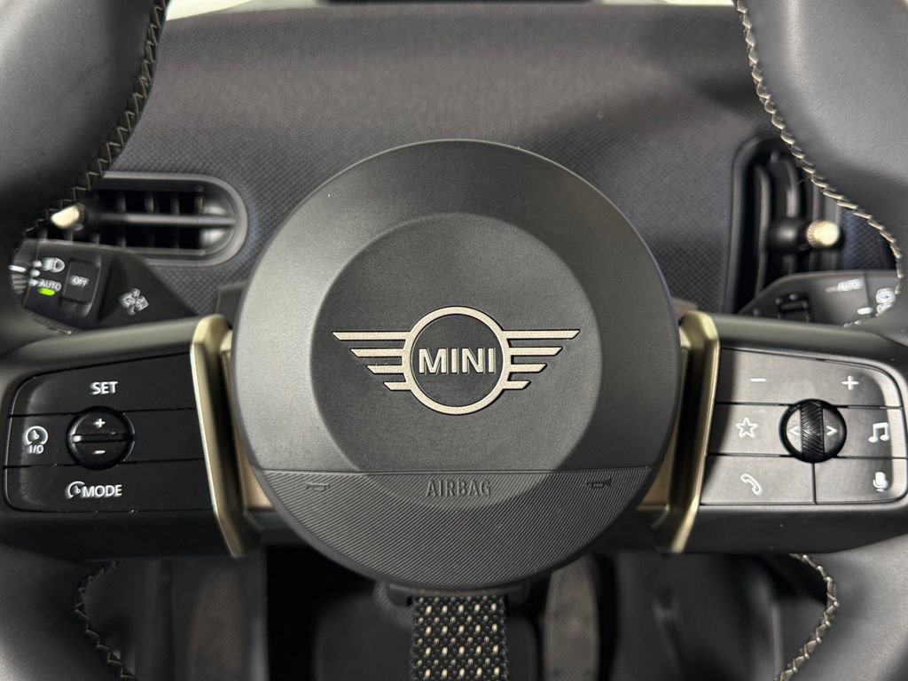 Used 2025 MINI Cooper 2-Door Hardtop image 10