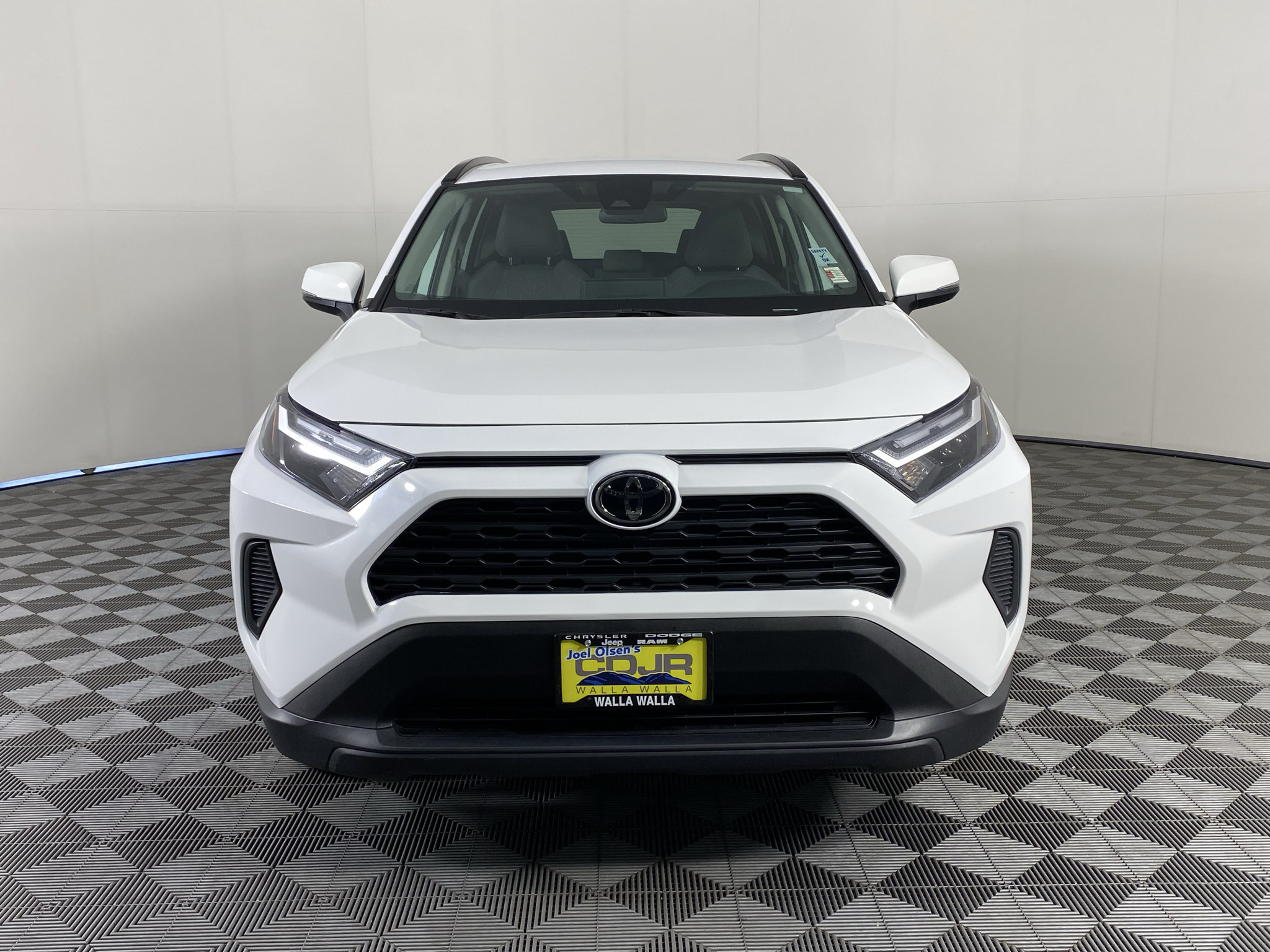Used 2025 Toyota RAV4 XLE FWD image 4