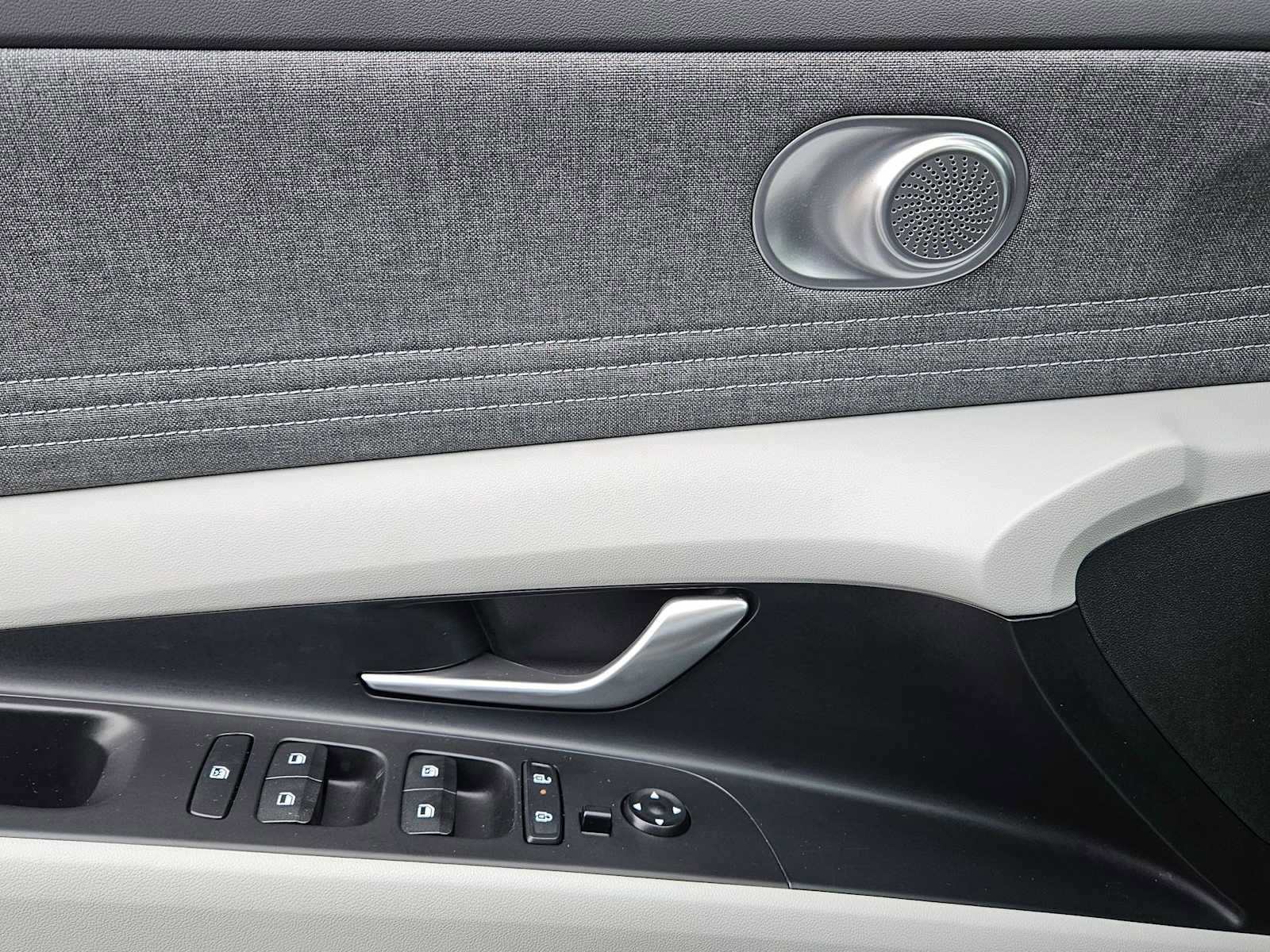 Used 2024 Hyundai Elantra Limited FWD image 25