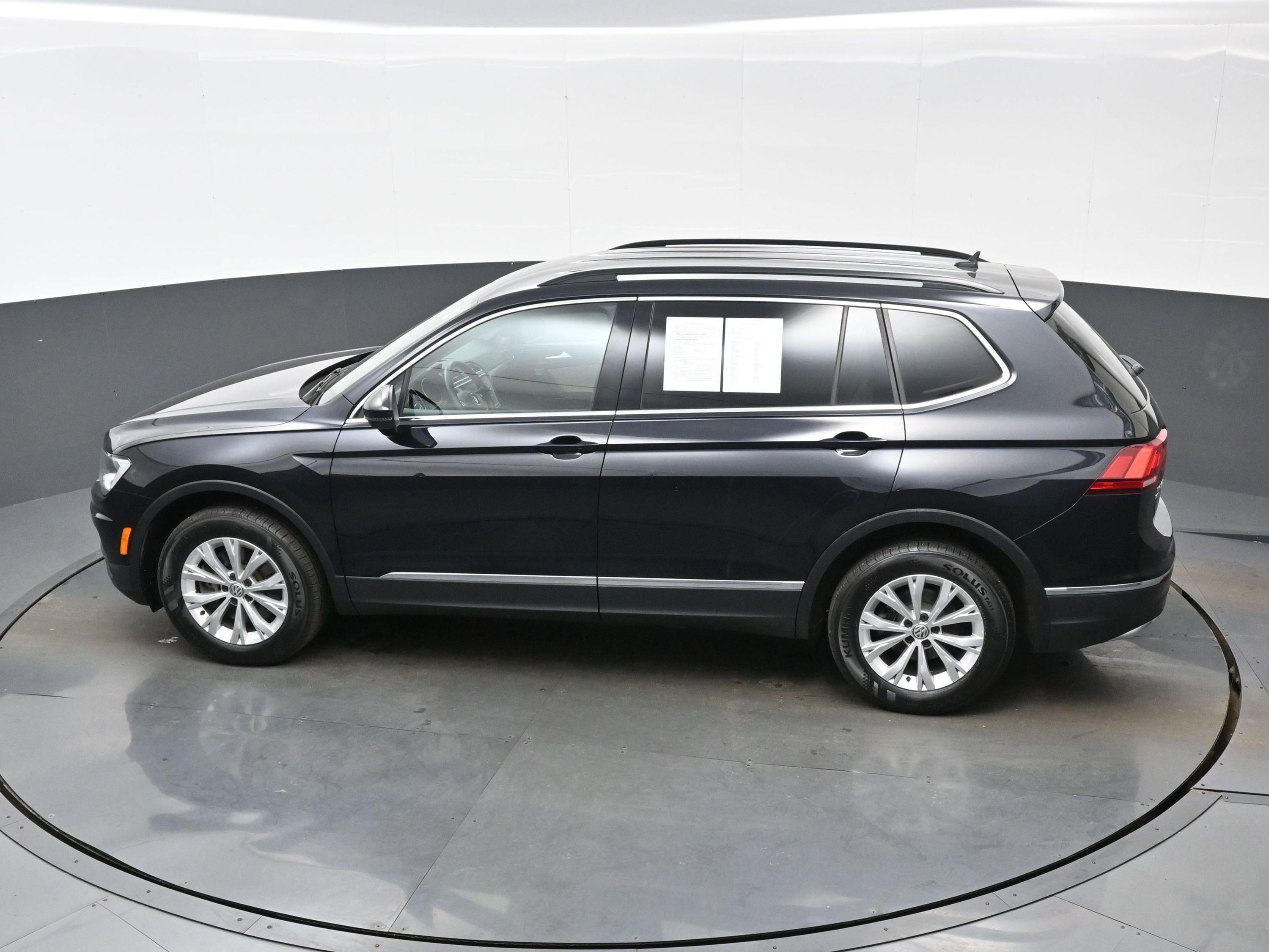 Used 2018 Volkswagen Tiguan SE image 34
