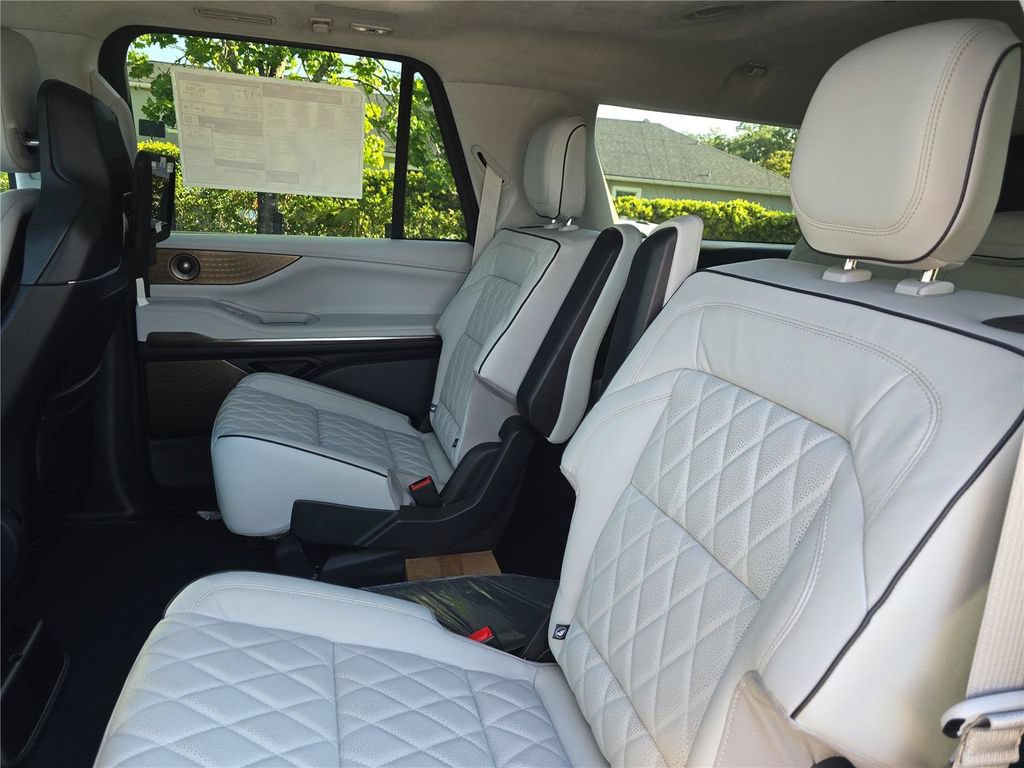 New 2027 Lincoln Navigator L Black Label AWD/4WD image 13