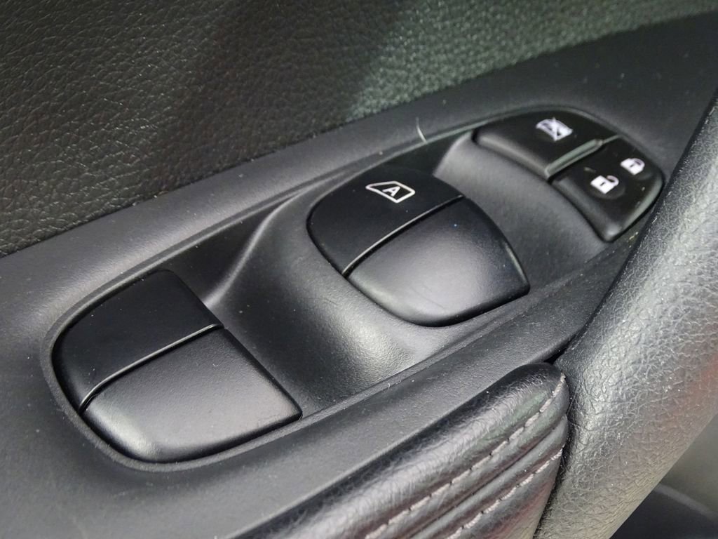 Used 2016 Nissan Rogue S w/ Appearance Package image 17