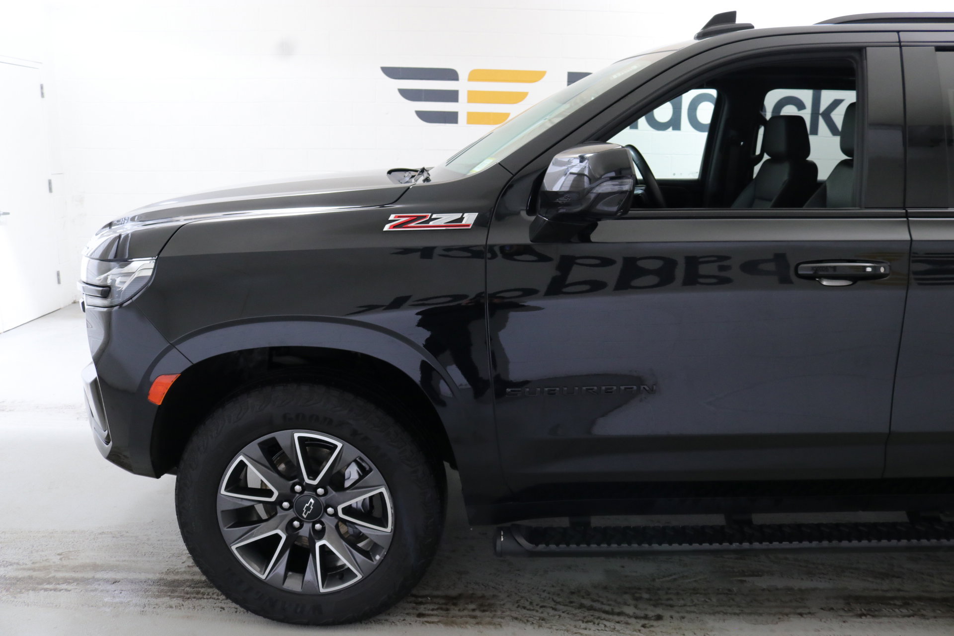 Used 2023 Chevrolet Suburban Z71 w/ Luxury Package image 4