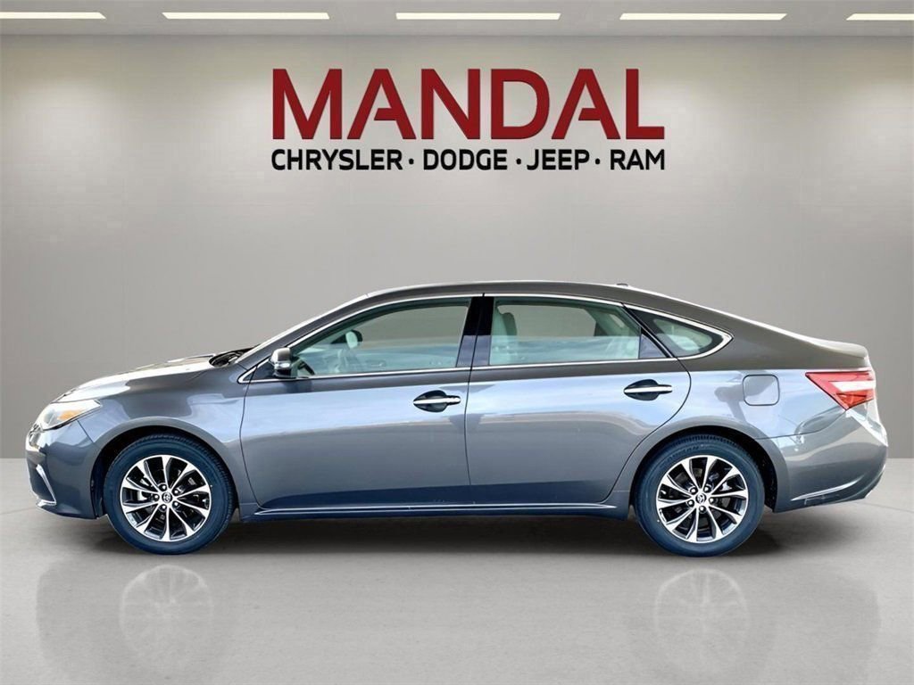 Used 2017 Toyota Avalon XLE Premium image 9