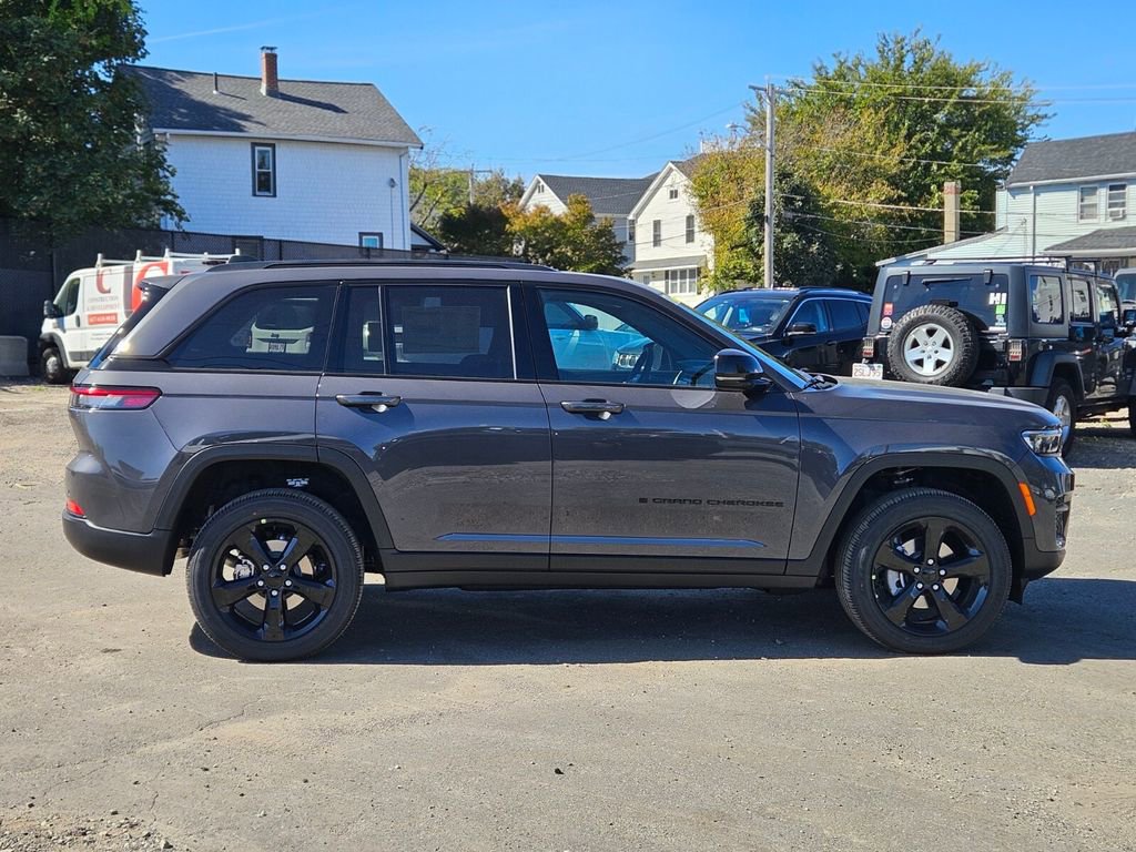 New 2025 Jeep Grand Cherokee Altitude image 6