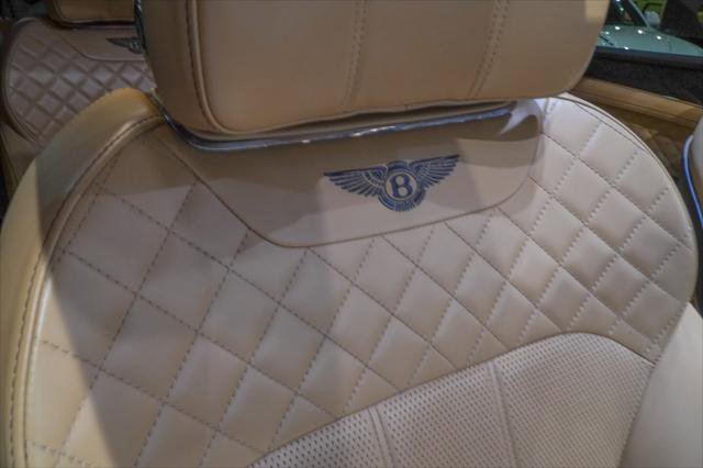 Used 2017 Bentley Bentayga image 23