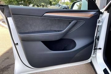 Used 2023 Tesla Model Y Long Range AWD/4WD image 14