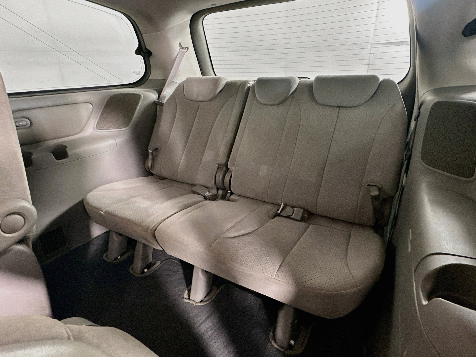Used 2008 Hyundai Entourage GLS FWD image 25