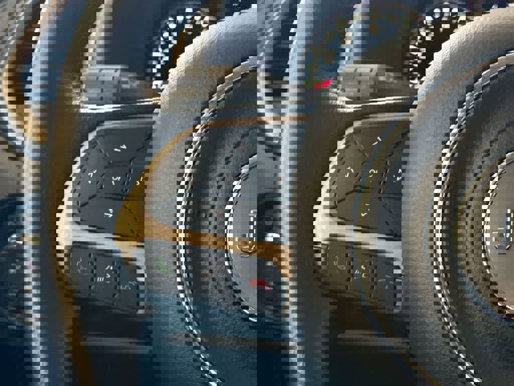 Used 2016 Jeep Renegade Latitude w/ Popular Equipment Group image 24