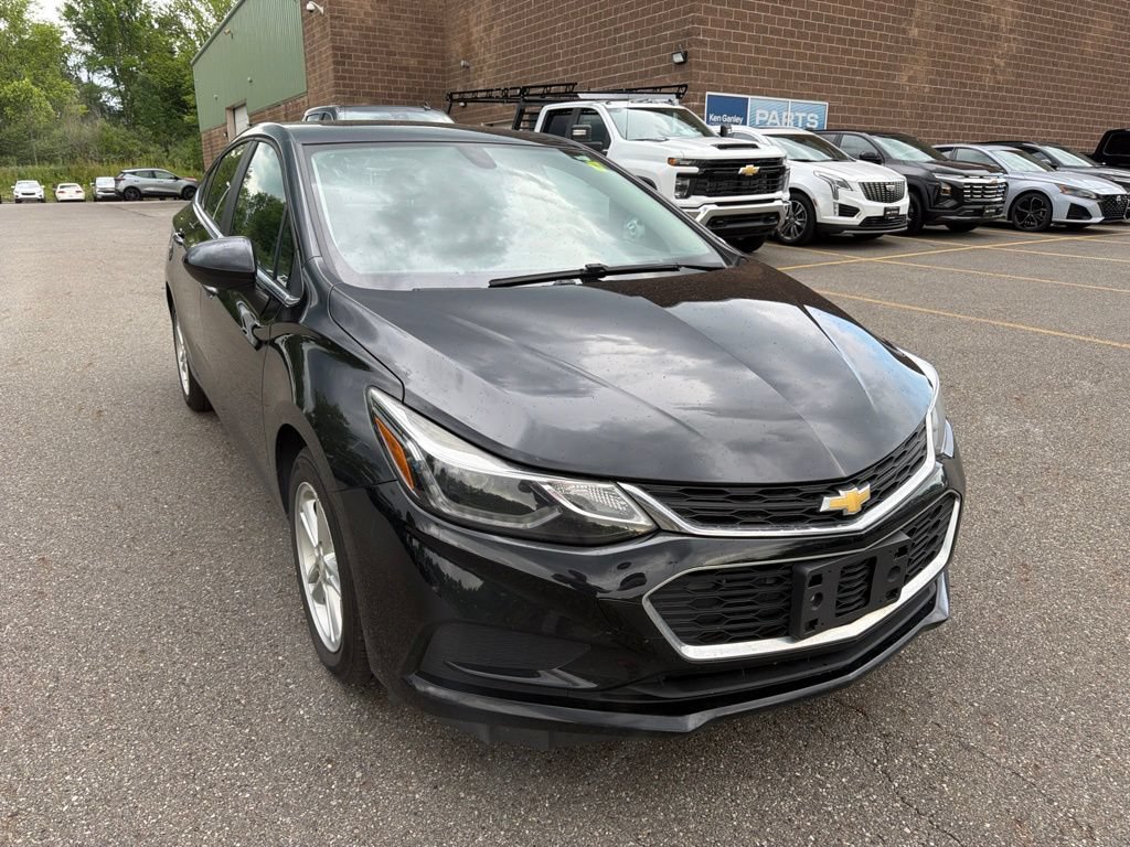 Used 2018 Chevrolet Cruze LT FWD image 2