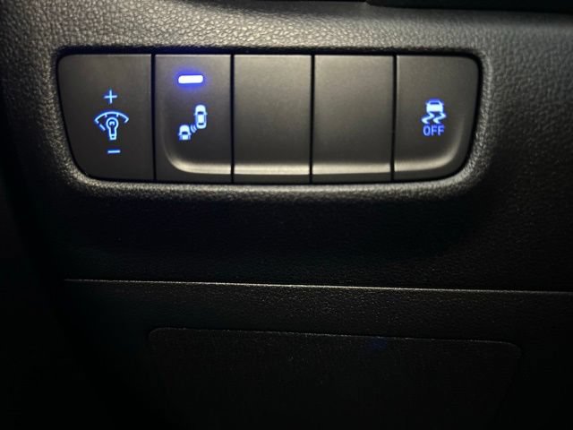 Used 2018 Hyundai Kona Limited AWD/4WD image 17