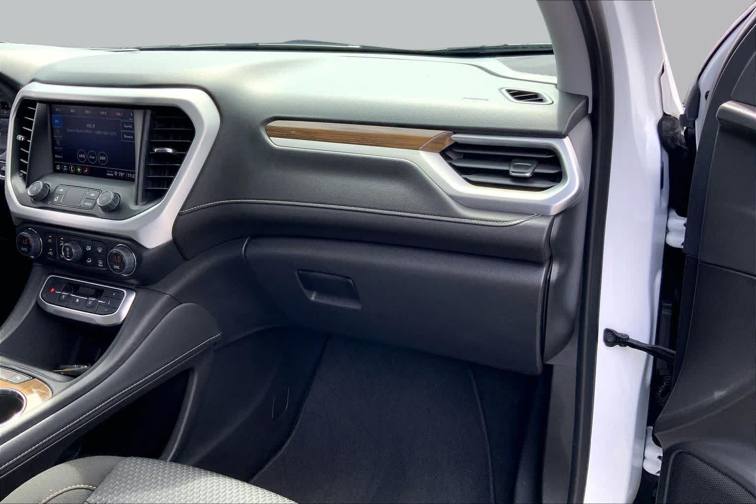 Used 2023 GMC Acadia SLE w/ Driver Convenience Package AWD/4WD image 16