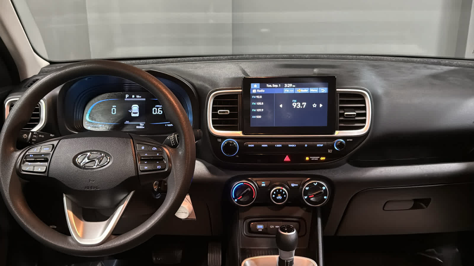 Used 2023 Hyundai Venue SE FWD image 24