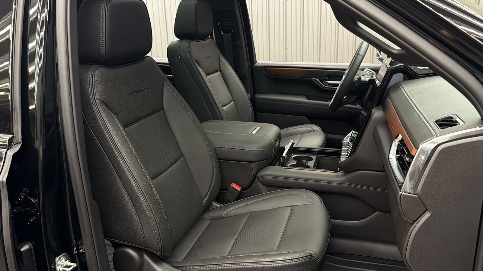 Used 2026 GMC Yukon Denali w/ Sun & Power Step Package AWD/4WD image 37