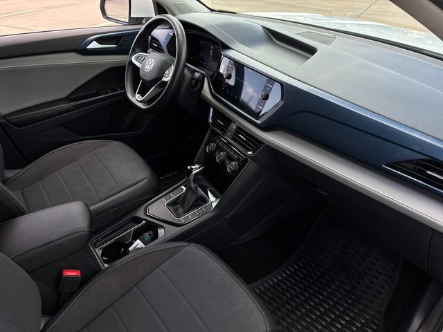 Used 2024 Volkswagen Taos SE w/ Panoramic Sunroof Package FWD image 17