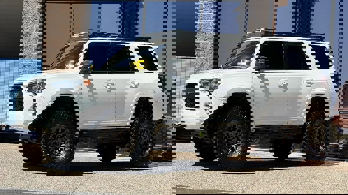 Used 2023 Toyota 4Runner SR5 Premium AWD/4WD image 3