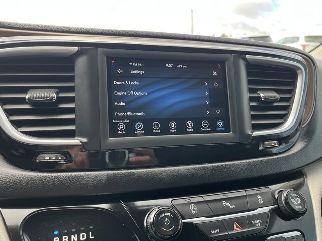 Used 2018 Chrysler Pacifica LX image 55