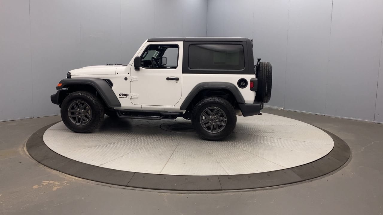 Used 2025 Jeep Wrangler Sport AWD/4WD image 2