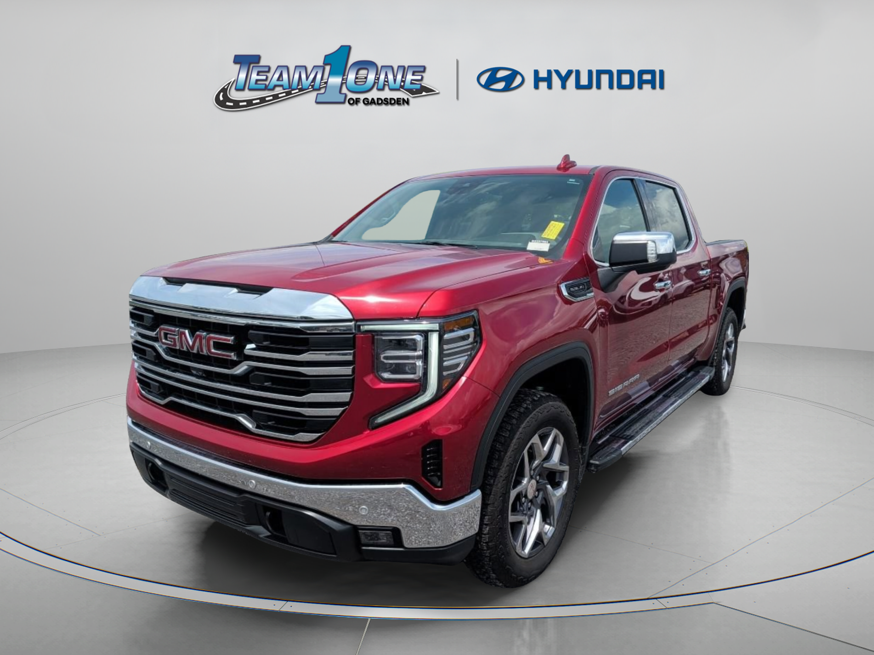 Used 2025 GMC Sierra 1500 SLT w/ SLT Premium Plus Package AWD/4WD image 4