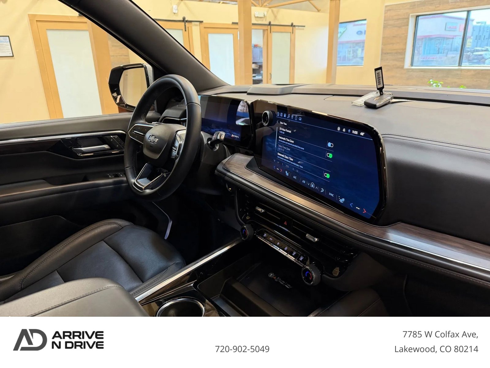 Used 2025 Chevrolet Suburban Z71 image 26