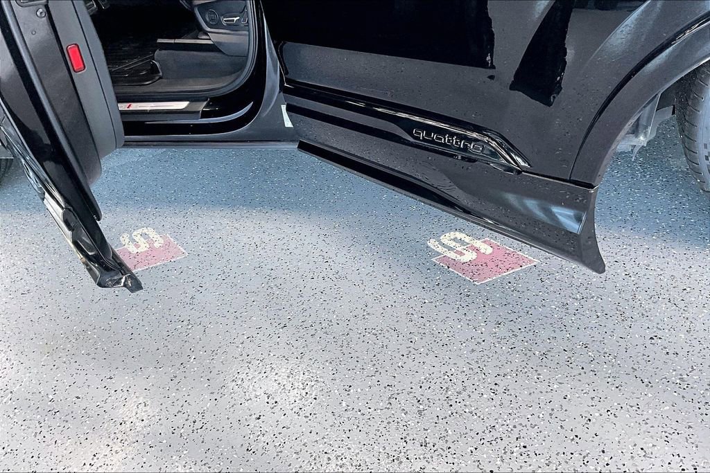 Used 2021 Audi SQ7 Premium Plus w/ Executive Package image 38
