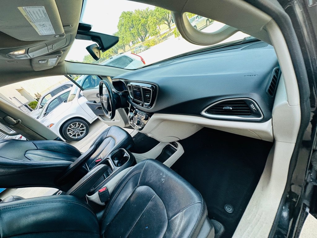Used 2019 Chrysler Pacifica Touring-L FWD image 30