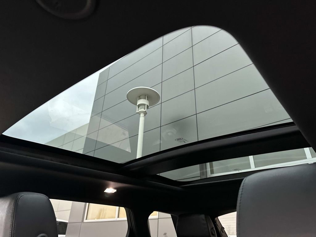 New 2026 Land Rover Range Rover Evoque Dynamic SE image 18