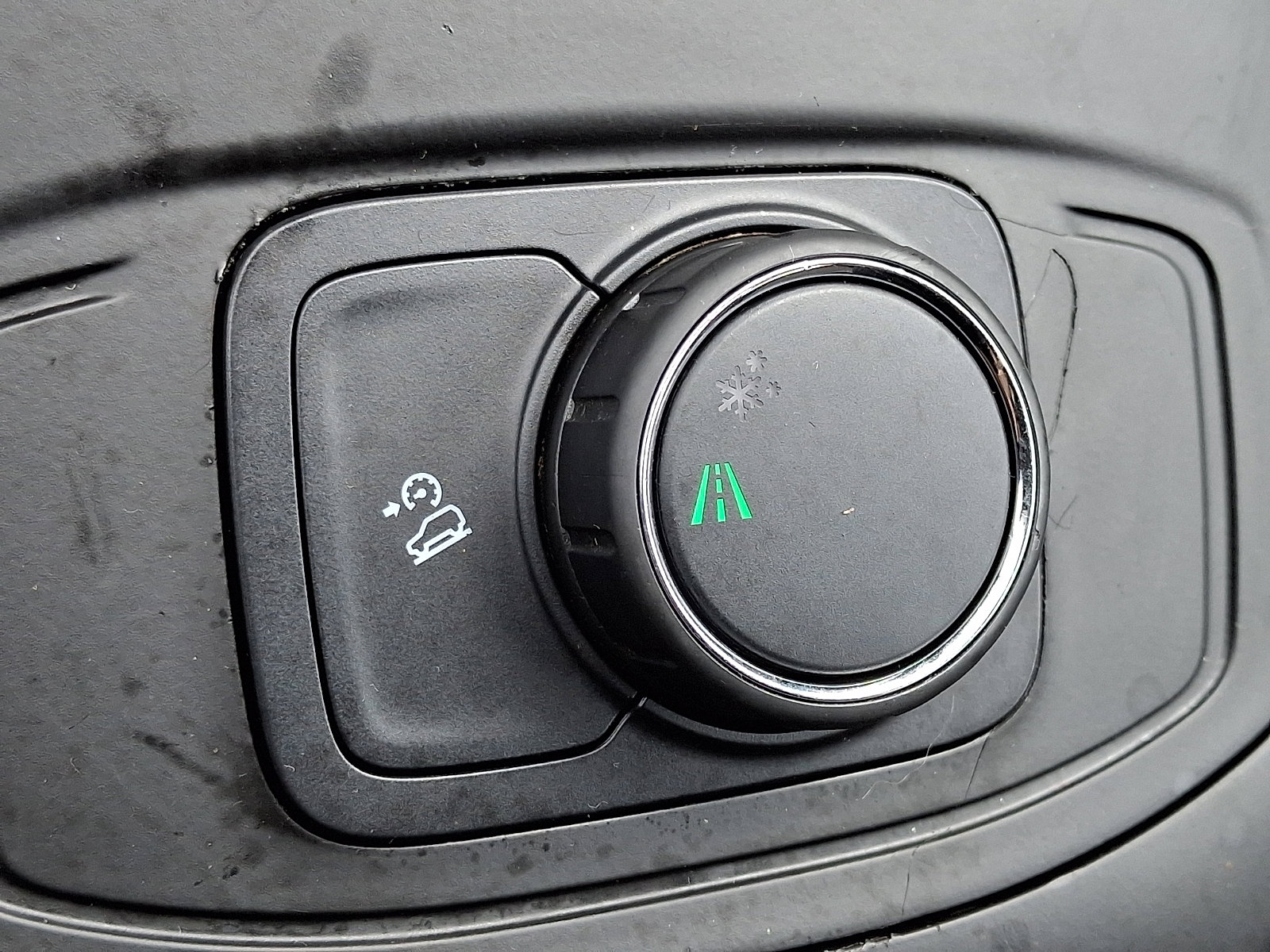 Used 2019 GMC Terrain SLE image 24