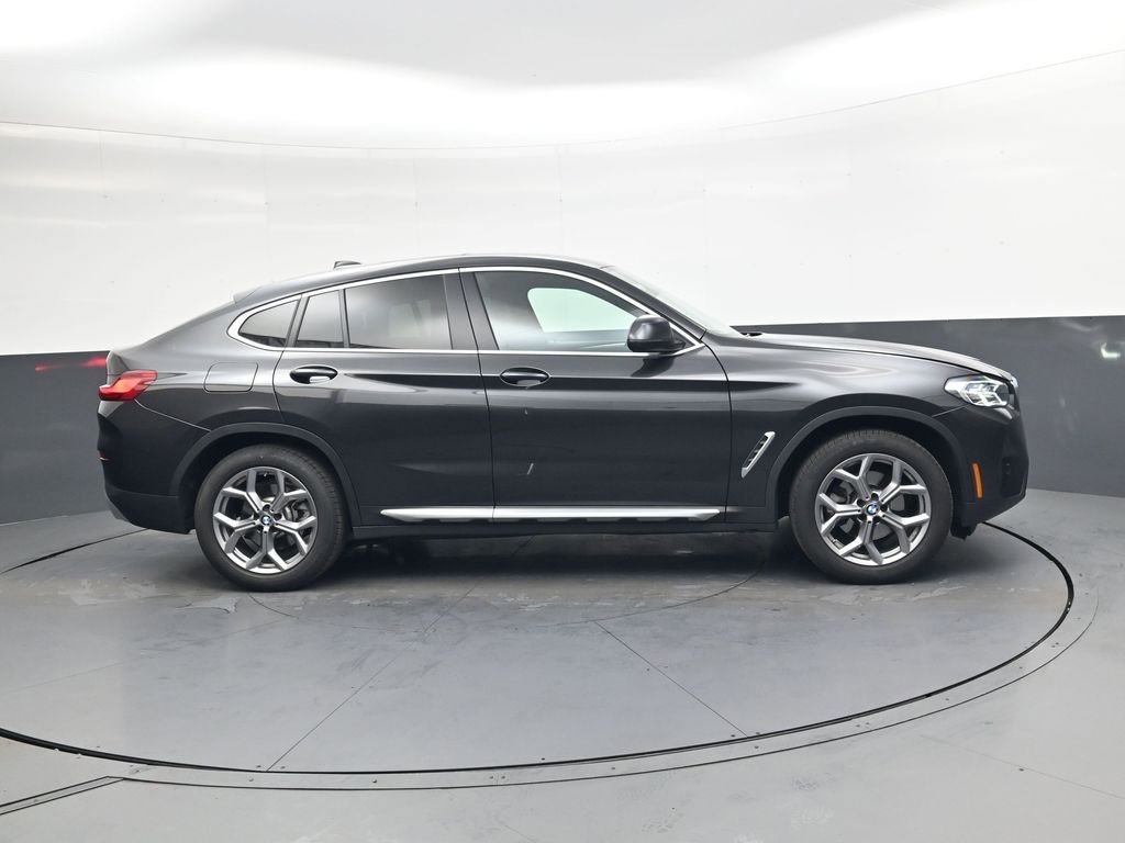 Used 2025 BMW X4 xDrive30i image 3