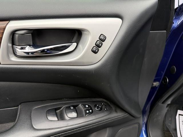 Used 2018 Nissan Pathfinder Platinum w/ Cargo Package image 6