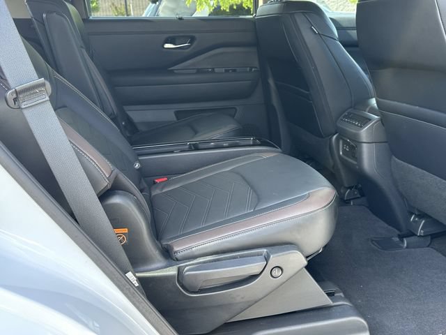Certified 2025 Nissan Pathfinder Platinum AWD/4WD image 17