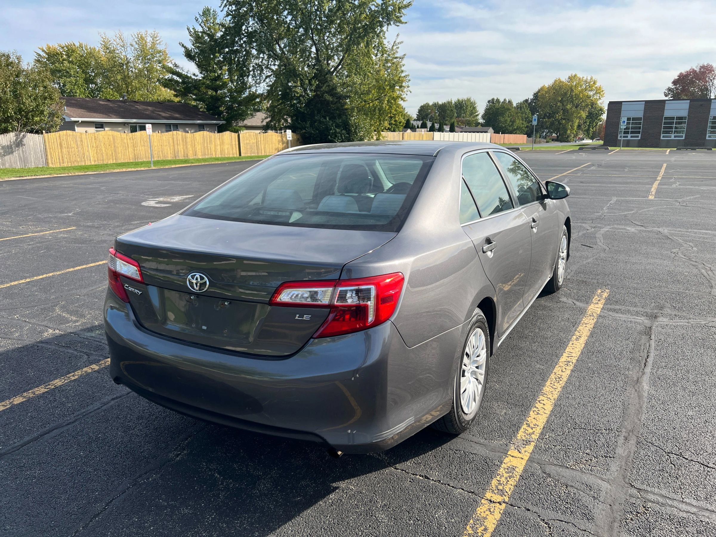 Used 2014 Toyota Camry LE image 12