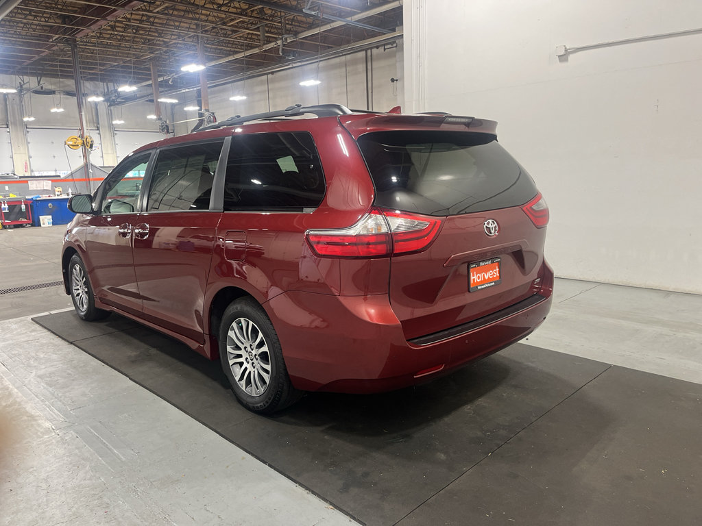 Used 2020 Toyota Sienna XLE Premium w/ Carpet Mat Package FWD image 12