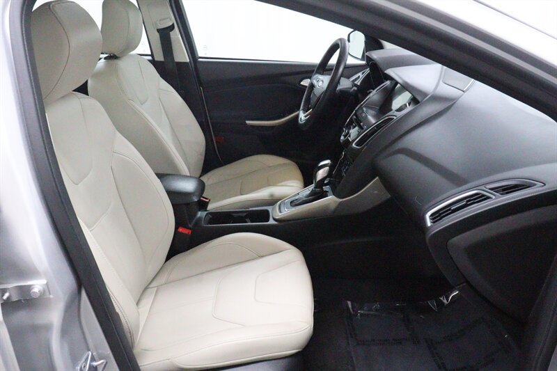 Used 2017 Ford Focus Titanium FWD image 23