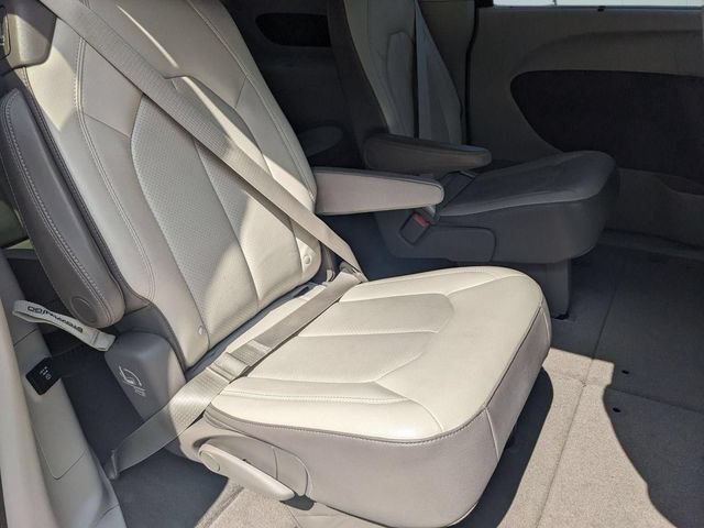 Used 2018 Chrysler Pacifica Touring-L Plus FWD image 29