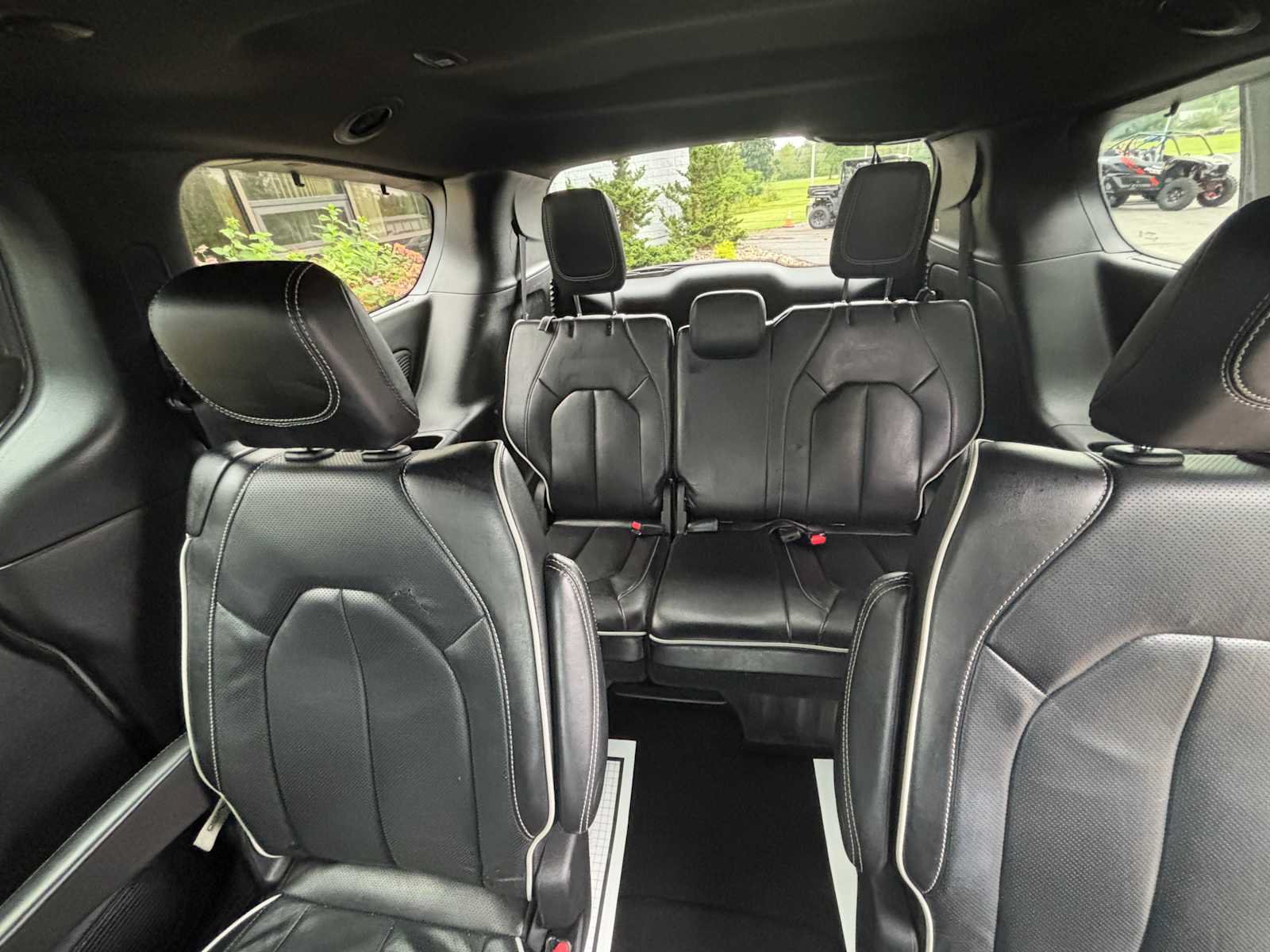 Used 2025 Chrysler Pacifica Limited FWD image 15