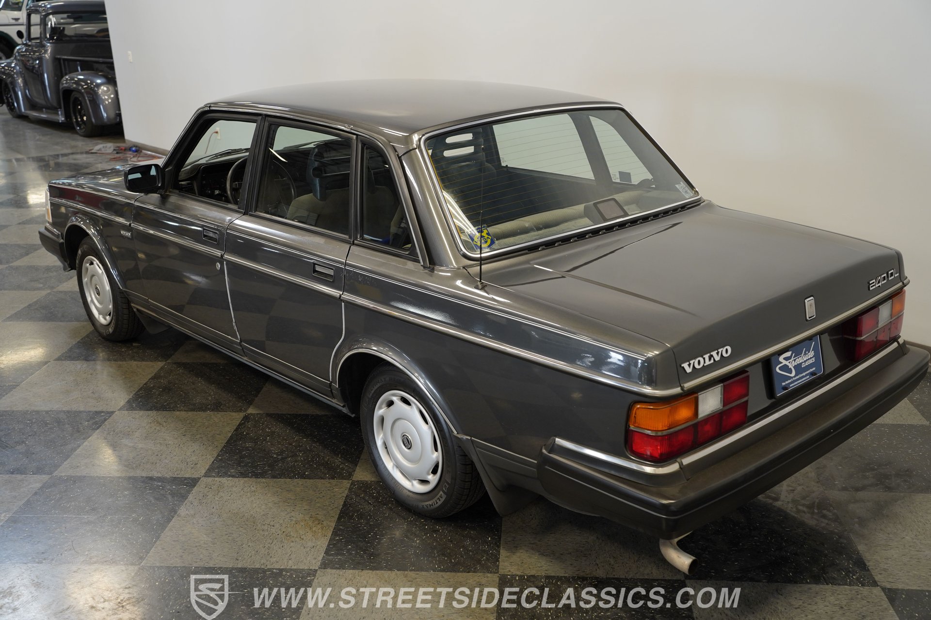 Used 1988 Volvo 240 Sedan RWD image 27