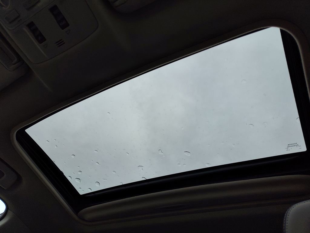 Used 2015 Toyota RAV4 Limited image 29